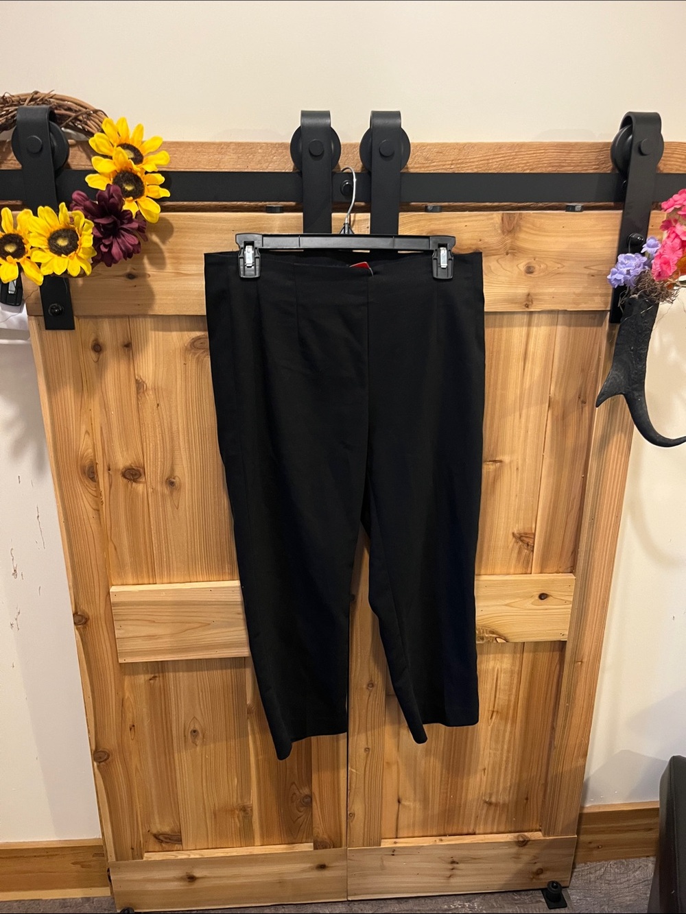 Chaps Black Capris Women’s Pants
